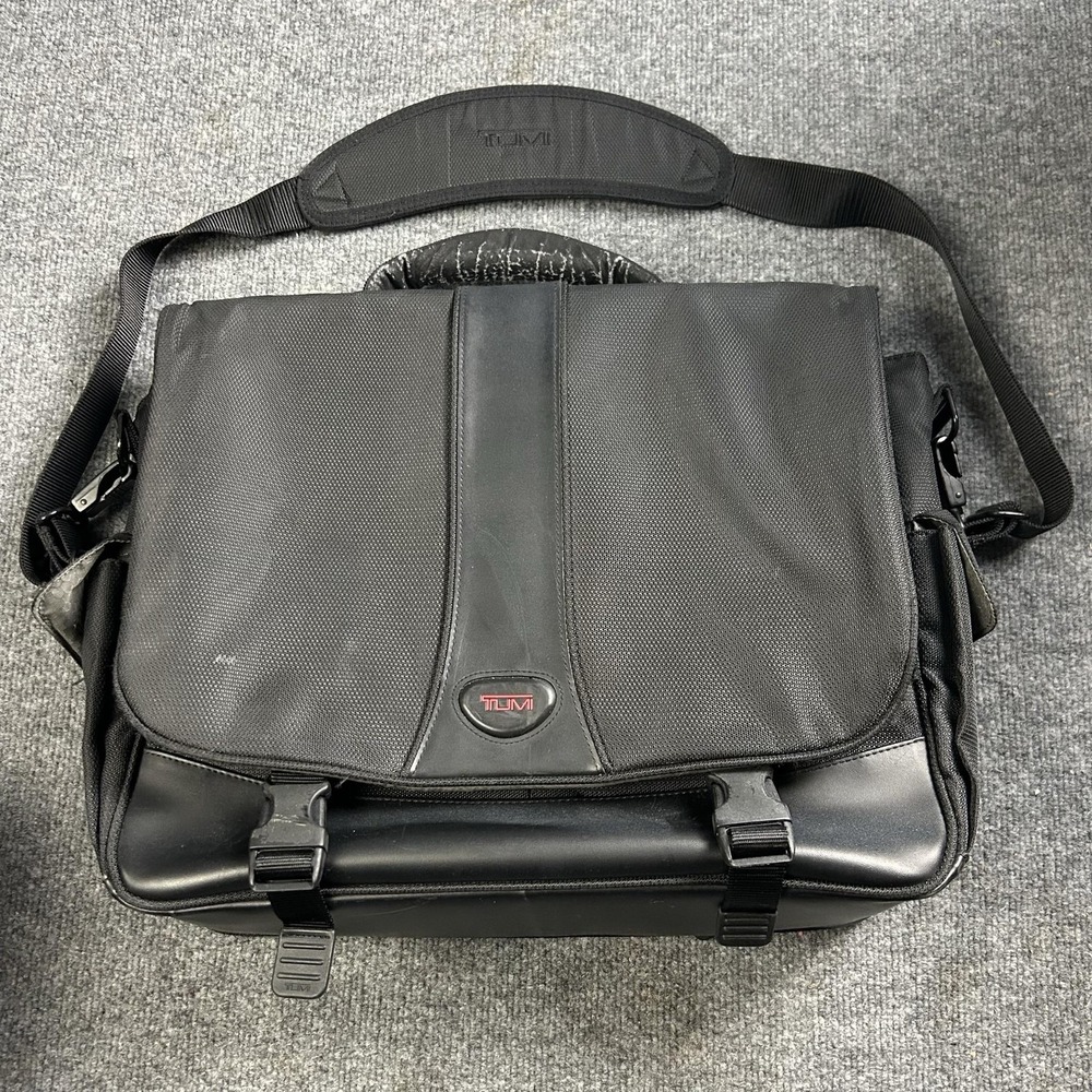 Tumi Black 16" Nylon Laptop Messenger Bag Soft Case Shoulder Strap Men Business